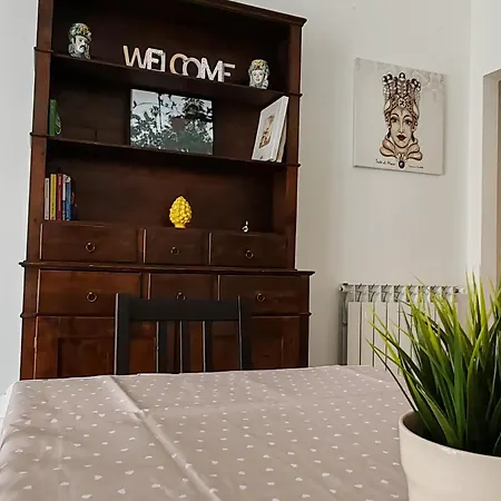 Chiara's Holiday House Centro Storico Apartment *