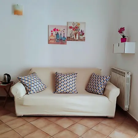 Chiara's Holiday House Centro Storico Apartment *
