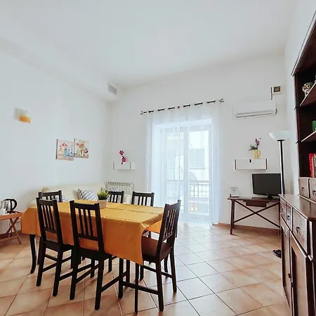Apartment Chiara's Holiday House Centro Storico